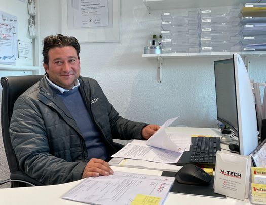 Elektrotechnik - Der Unternehmensgründer und -inhaber von M-Tech Elektromeisterbetrieb Murat Öztürk