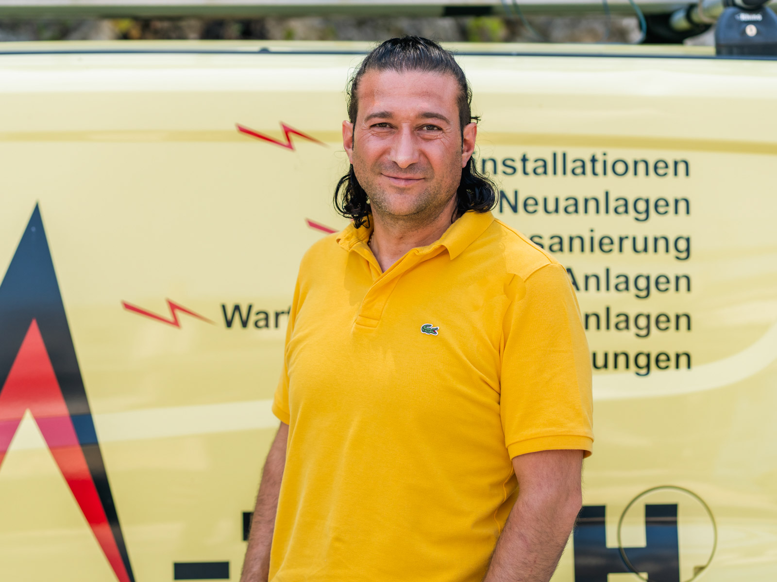 Elektrotechnik - Der Unternehmensgründer und -inhaber von M-Tech Elektromeisterbetrieb Murat Öztürk